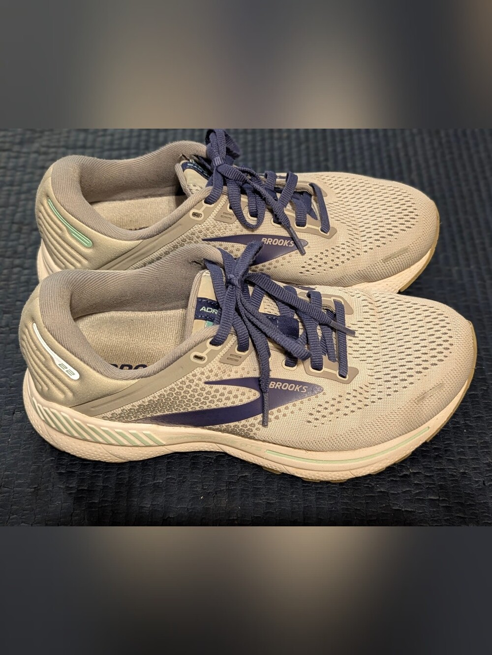 Brooks Women's Adrenaline GTS22 Running Shoes - Light Gray Purple Size 7.5 2E